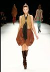 Issey Miyake はテクノロジー主導のデザインと冒険とともに先導を続ける
